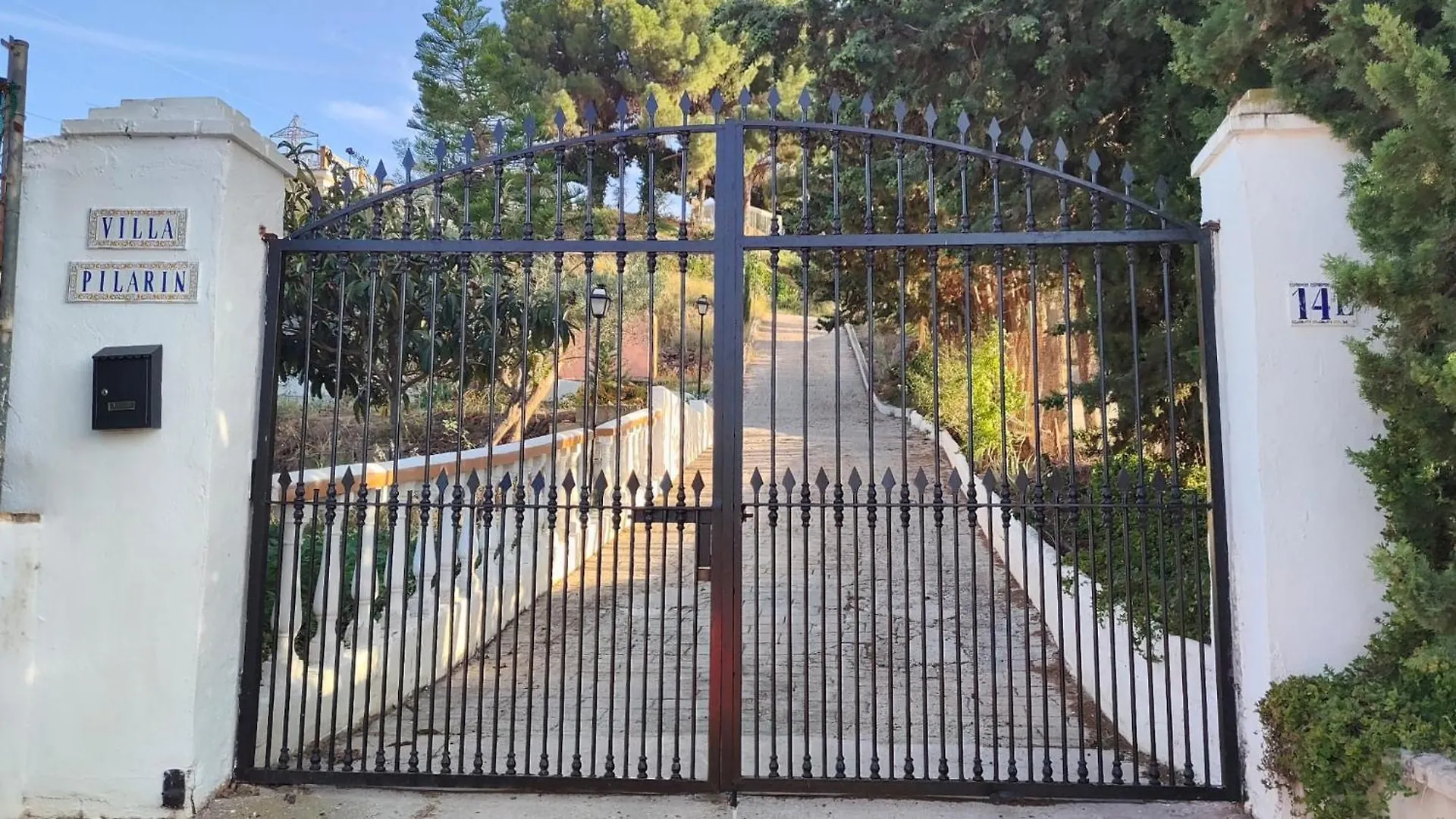 Villa Pilarin Malaga 0*,